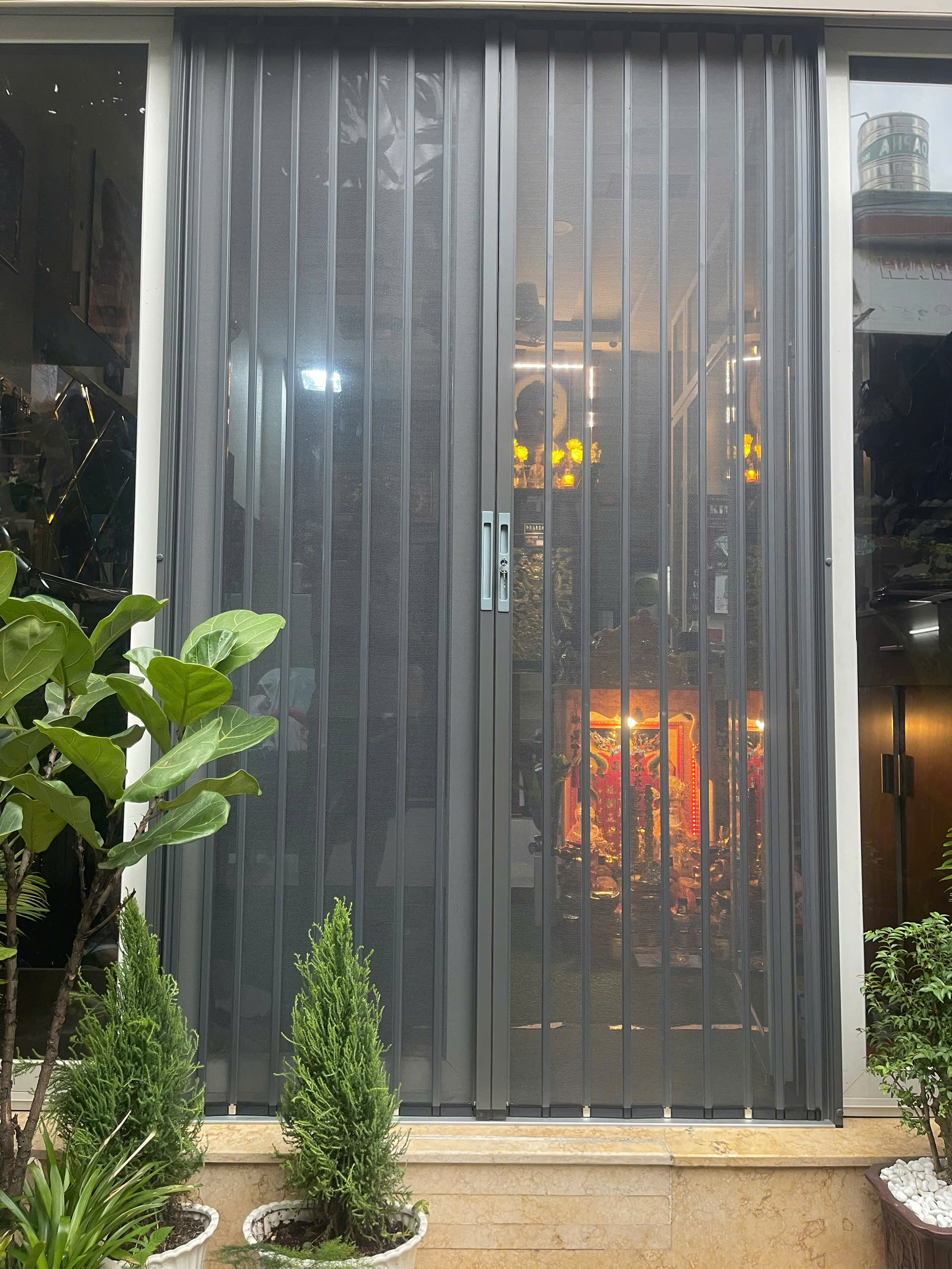 Cửa lưới xếp lá nhôm